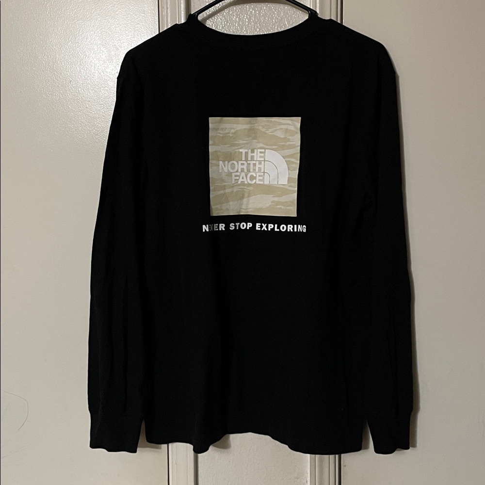 Women’s Evolution Box NSE Fill Light Long-Sleeve Tee—Graphic - Picture 2 of 3